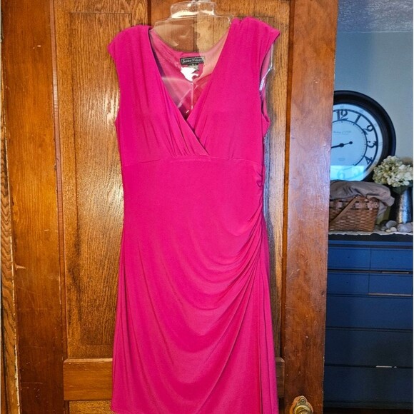 Jessica Howard Dresses & Skirts - Jessica Howard Pink Ruched V‑Neck Sheath Dress Y2K Style Women’s S